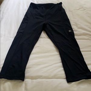 Capri endeavor workout leggings size small